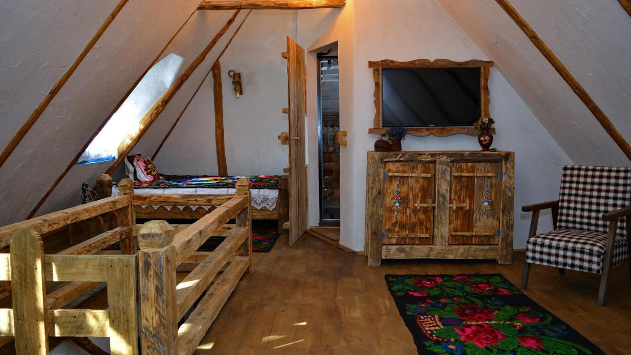 Casa Colt Din Maramures - Old Traditional House Ocna Şugatag Esterno foto